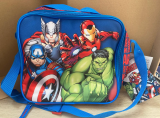Lancheira Térmica Avengers 22cm
