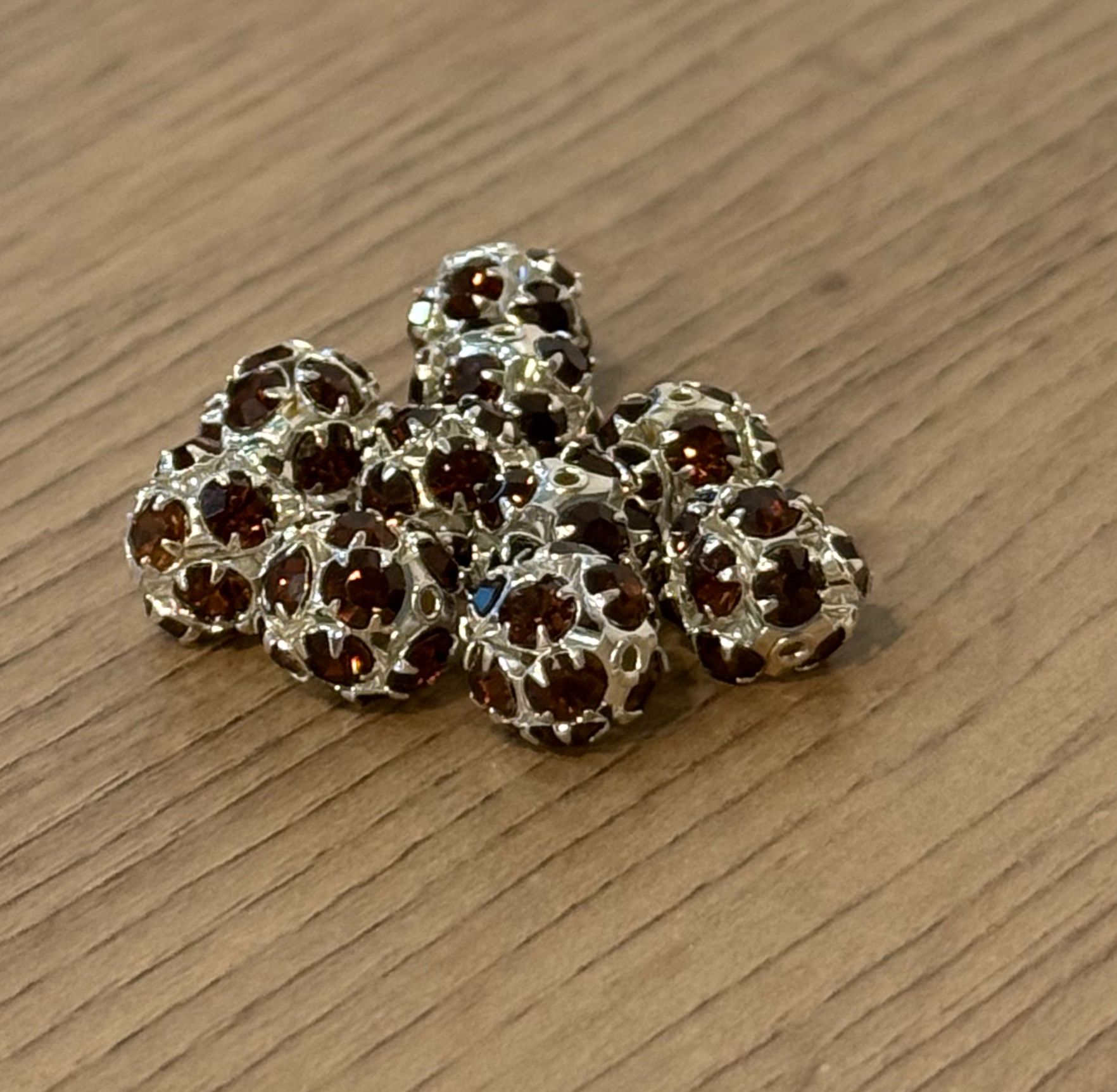 Missanga de Aço com Cristal castanhos