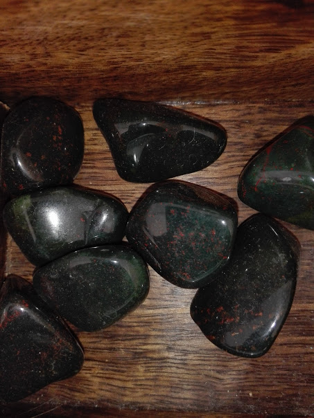 24xL  tumble stone -bloodstone