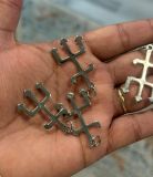 Pingente - tridente de Exu 