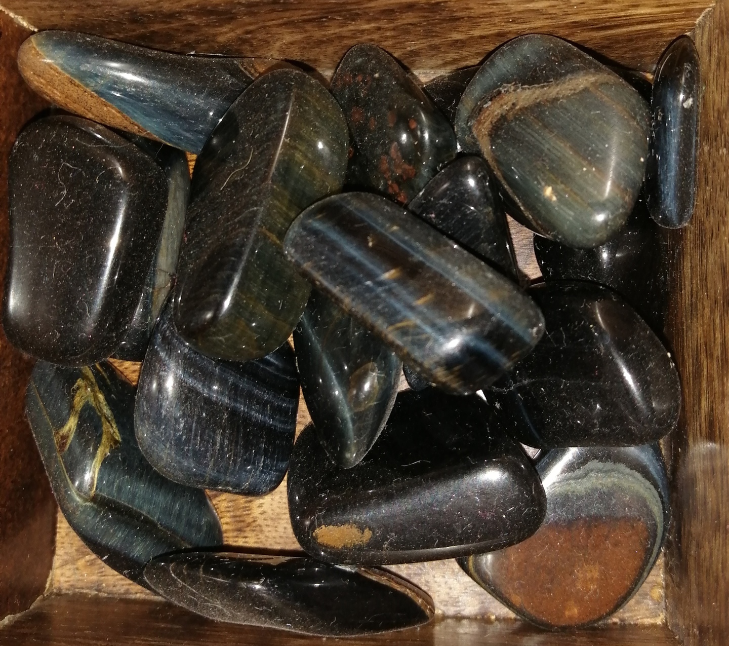 24xl tumble stones- Obsidiana negra( olho de falcao)
