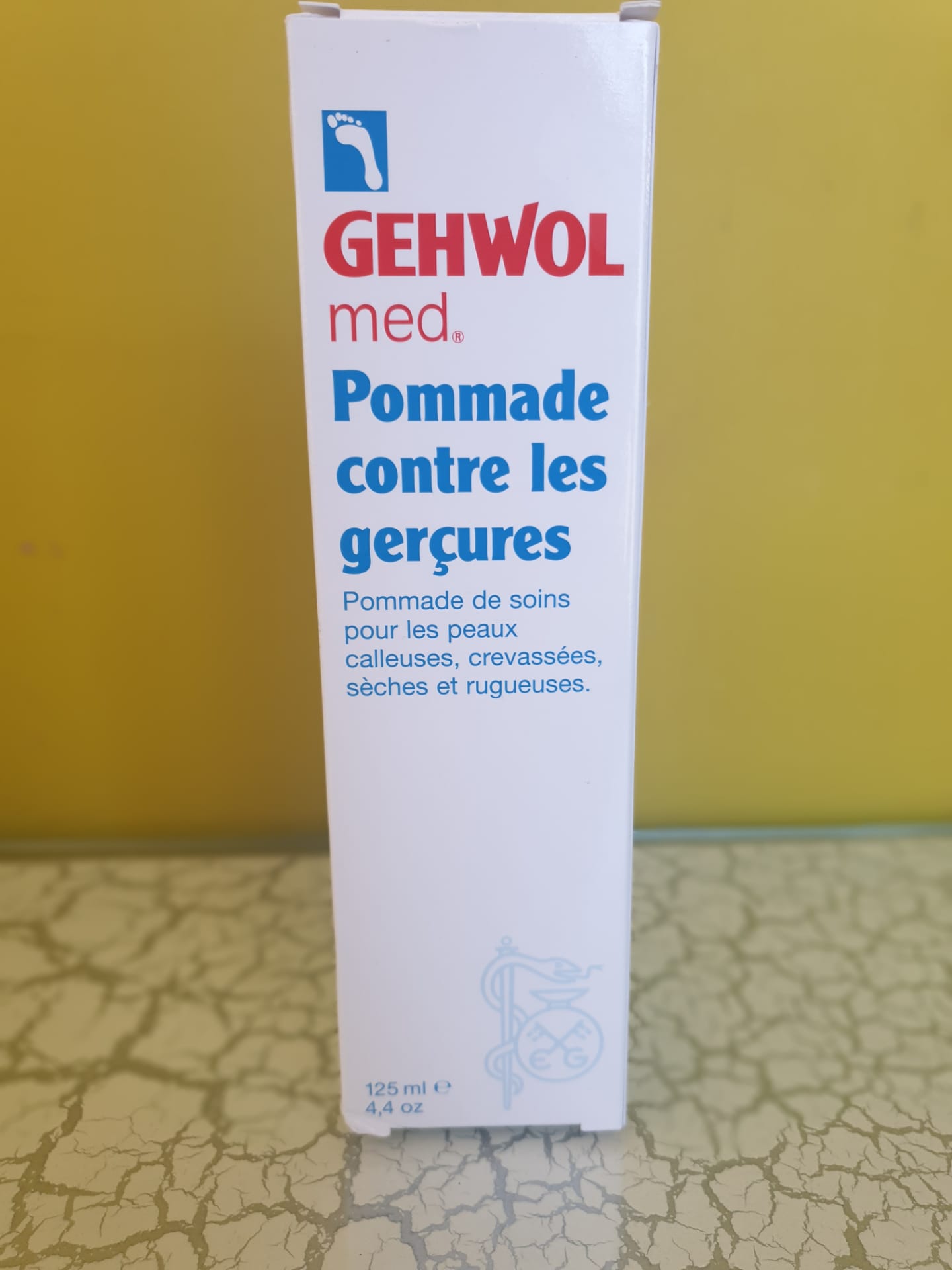 Pomade conte les gerçures